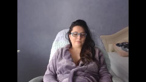 luckylinda23 online show from 02/04/26, 12:00