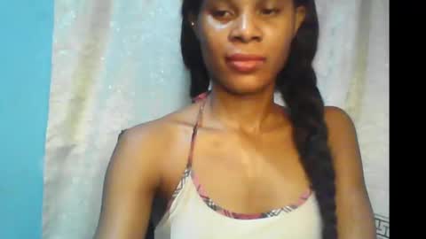 Snapshot of luckymadequeen chatting on 01/01/25, 08:15 Gloria online show from 01/01/25, 08:15