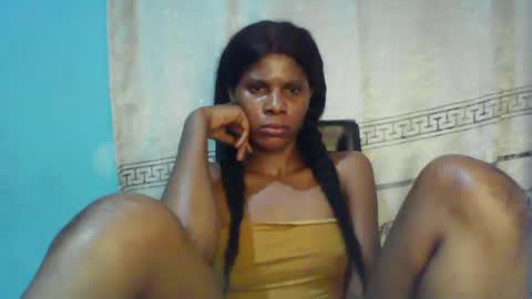 Snapshot of luckymadequeen chatting on 01/19/25, 03:08 Gloria online show from 01/19/25, 03:08