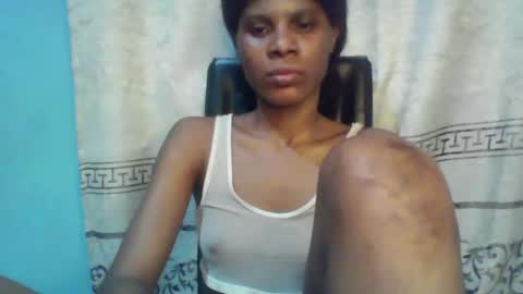 Snapshot of luckymadequeen chatting on 02/10/25, 02:52 Gloria online show from 02/10/25, 02:52