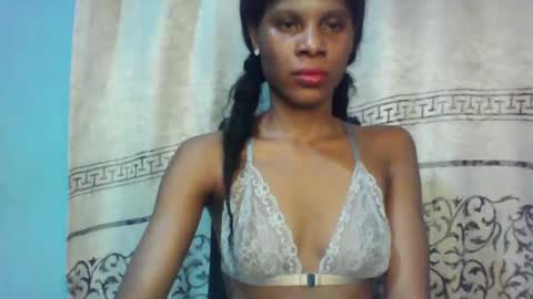 Snapshot of luckymadequeen chatting on 02/10/25, 07:17 Gloria online show from 02/10/25, 07:17