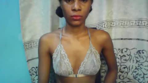 Snapshot of luckymadequeen chatting on 02/11/25, 03:29 Gloria online show from 02/11/25, 03:29