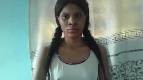 Snapshot of luckymadequeen chatting on 02/12/25, 08:16 Gloria online show from 02/12/25, 08:16