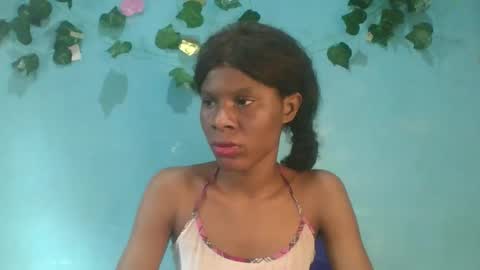 Snapshot of luckymadequeen chatting on 10/27/25, 08:40 Gloria online show from 10/27/25, 08:40