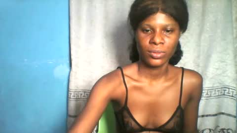 Snapshot of luckymadequeen chatting on 07/10/26, 01:10 Gloria online show from 07/10/26, 01:10