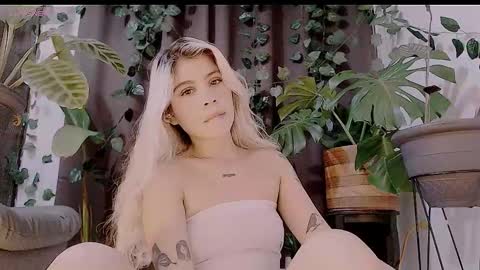 luckysapphire777 online show from 10/23/25, 07:18