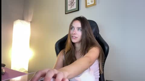 Snapshot of lucy12821 chatting on 06/22/26, 11:35 Lucy online show from 06/22/26, 11:35