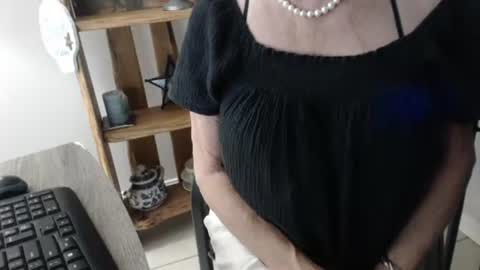 lucy_0000 online show from 10/19/25, 10:54