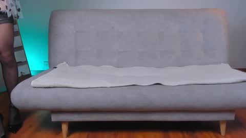 Hello my name is Lucy nice to meet you  thumb up is important for me kisses     online show from 09/15/25, 11:54