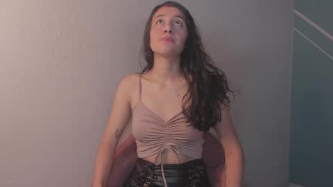 Lucy Herrera online show from 02/01/26, 08:18