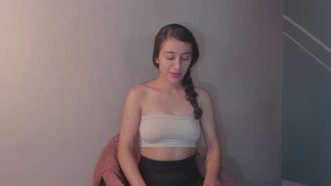 Lucy Herrera online show from 02/05/26, 12:04