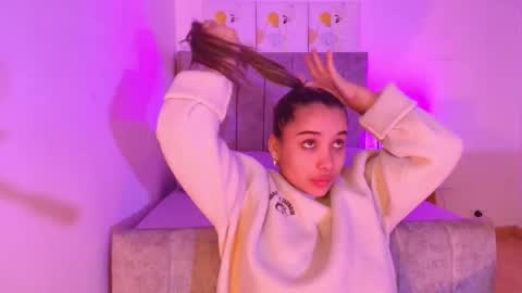 lucy online show from 04/03/26, 03:04