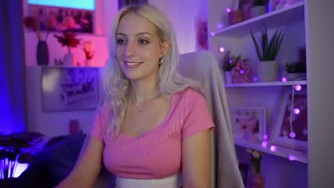 Snapshot of lucy_cutie_ chatting on 08/07/26, 05:59 Cutie Lucy online show from 08/07/26, 05:59