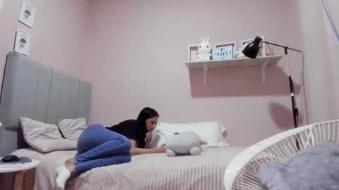 lucy_fox09 online show from 10/23/25, 07:56