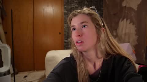 Lucy. online show from 12/05/25, 03:26