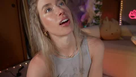 Lucy. online show from 04/06/26, 04:46