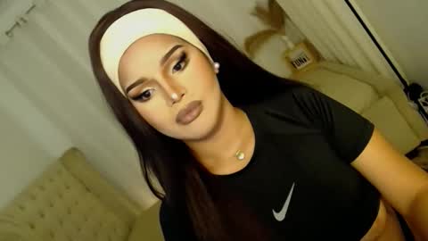 Snapshot of lucy_heartfiliaxxx chatting on 11/10/25, 05:45 MONA online show from 11/10/25, 05:45