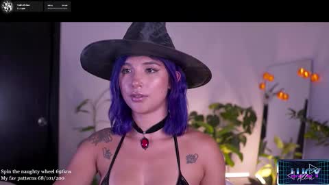 Lucy Alien  online show from 10/17/25, 08:11