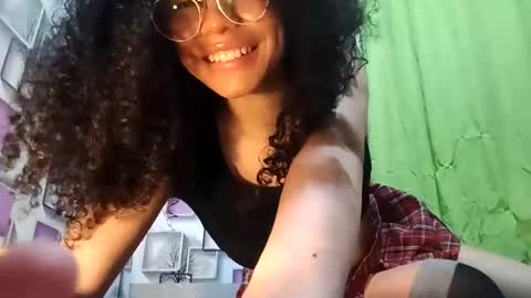 Snapshot of lucybellea chatting on 11/30/25, 05:11 Lucia online show from 11/30/25, 05:11