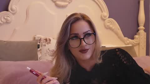 Lucy Lexton online show from 01/12/25, 08:25