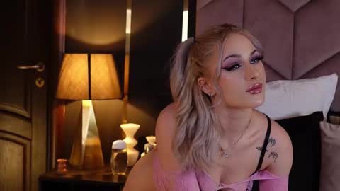 Lucy Lexton online show from 03/10/25, 10:26