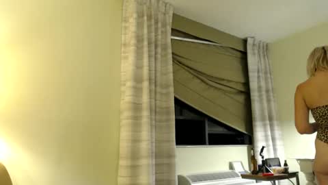 Snapshot of lucyloveslookers78240 chatting on 12/25/24, 12:05 Lucy Loves Lookers online show from 12/25/24, 12:05