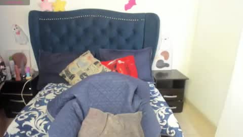 Snapshot of lucypetit chatting on 10/17/25, 01:14 Lucy Petit online show from 10/17/25, 01:14
