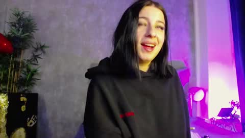 lucyrayy online show from 02/25/26, 08:07