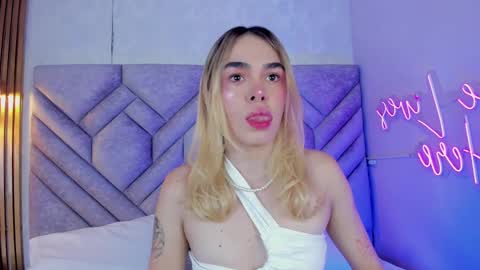 Snapshot of lucyvegaa1 chatting on 12/07/24, 11:51 Lucy Vega online show from 12/07/24, 11:51