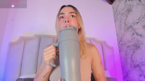 Snapshot of lucyvegaa1 chatting on 01/11/25, 04:06 Lucy Vega online show from 01/11/25, 04:06