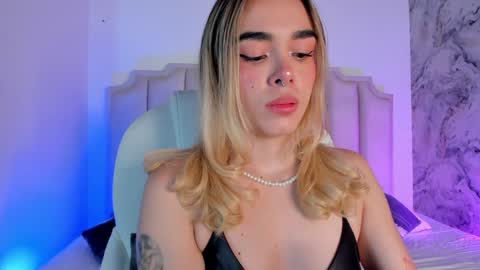 Snapshot of lucyvegaa1 chatting on 01/21/25, 04:21 Lucy Vega online show from 01/21/25, 04:21