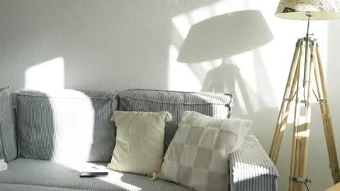 lucyxlou online show from 12/01/25, 12:10