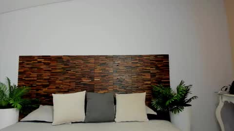 Lucy Liiu online show from 11/17/25, 01:50