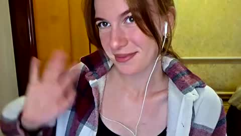 Snapshot of lucyzachar chatting on 05/10/26, 06:07 Sofia online show from 05/10/26, 06:07