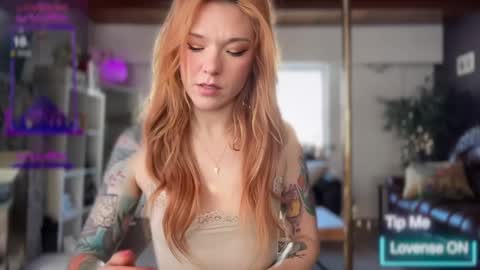 Luubeam             INSTA luubeammm TWITTER lunaisreallycu1 online show from 02/18/25, 08:03