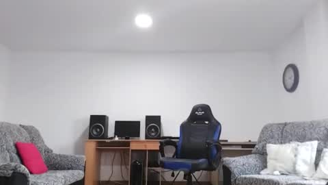 Snapshot of luigielporno chatting on 10/25/25, 02:13 Luigi online show from 10/25/25, 02:13