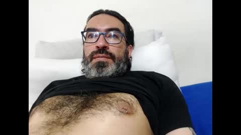 Snapshot of luis2988z chatting on 04/26/26, 10:29 Hairyman online show from 04/26/26, 10:29
