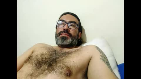 Snapshot of luis2988z chatting on 04/28/26, 02:10 Hairyman online show from 04/28/26, 02:10