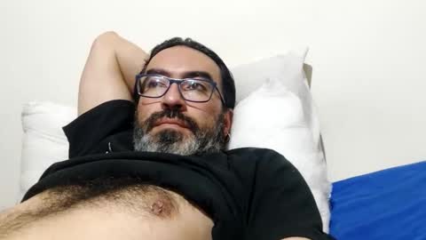 Snapshot of luis2988z chatting on 04/30/26, 01:34 Hairyman online show from 04/30/26, 01:34