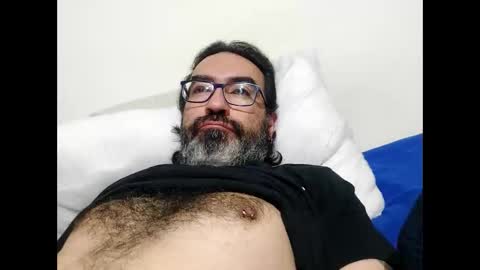 Snapshot of luis2988z chatting on 05/03/26, 01:44 Hairyman online show from 05/03/26, 01:44