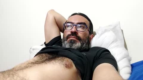 Snapshot of luis2988z chatting on 05/07/26, 01:44 Hairyman online show from 05/07/26, 01:44