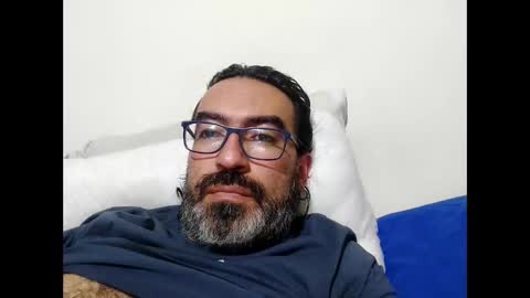 Snapshot of luis2988z chatting on 05/14/26, 01:23 Hairyman online show from 05/14/26, 01:23
