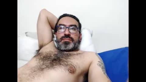 Snapshot of luis2988z chatting on 05/17/26, 01:58 Hairyman online show from 05/17/26, 01:58