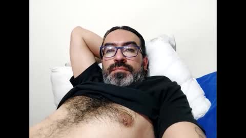 Snapshot of luis2988z chatting on 05/20/26, 01:56 Hairyman online show from 05/20/26, 01:56