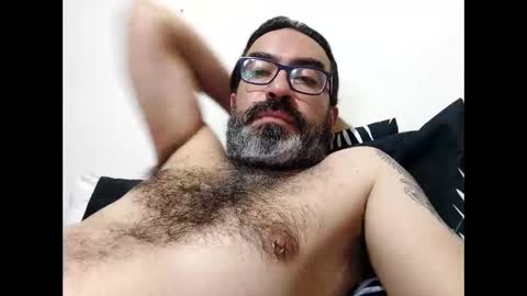 Snapshot of luis2988z chatting on 05/28/26, 02:20 Hairyman online show from 05/28/26, 02:20