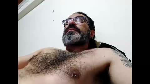 Snapshot of luis2988z chatting on 06/01/26, 01:51 Hairyman online show from 06/01/26, 01:51