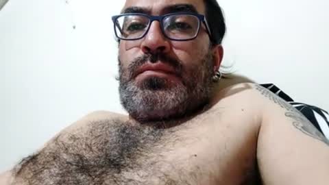 Snapshot of luis2988z chatting on 07/04/26, 05:02 Hairyman online show from 07/04/26, 05:02