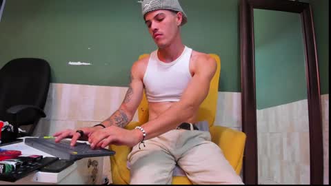 Snapshot of luis_as chatting on 01/12/25, 10:02 Luis AS online show from 01/12/25, 10:02