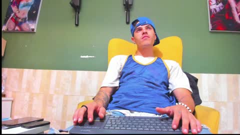 Snapshot of luis_as chatting on 01/24/25, 01:24 Luis AS online show from 01/24/25, 01:24