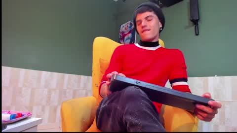 Snapshot of luis_as chatting on 02/04/25, 11:16 Luis AS online show from 02/04/25, 11:16